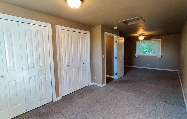 3 beds, 2 baths, $2,500