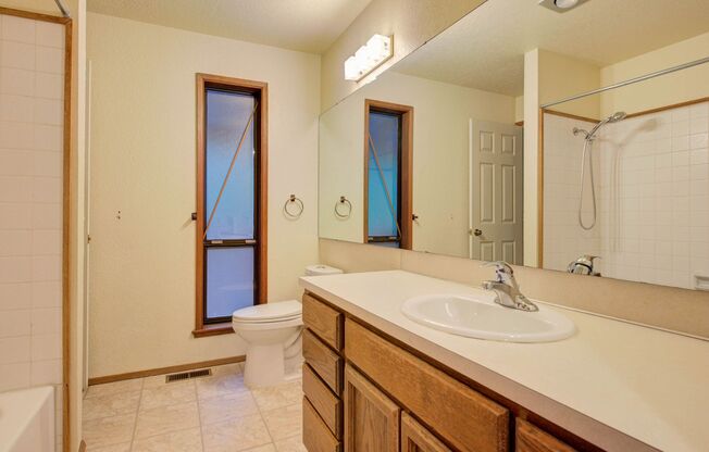 3 beds, 2.5 baths, $3,700