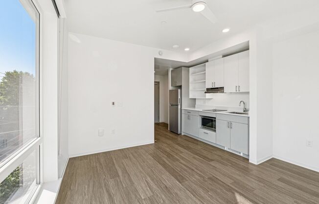 Studio, 1 bath, 290 sqft, $1,550, Unit 221