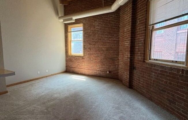 3 beds, 2 baths, 1,304 sqft, $1,650, Unit 812