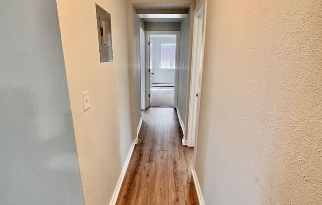 3 beds, 1 bath, 900 sqft, $1,640, Unit 1
