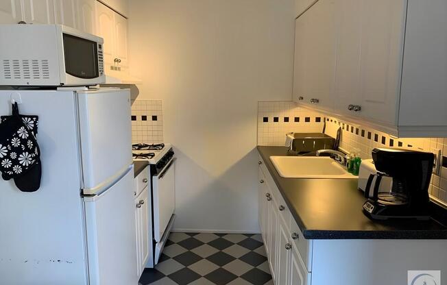 1 bed, 1 bath, $2,995, Unit 5F