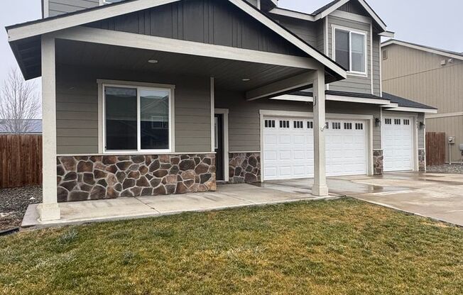 Spacious 5-Bedroom Home with Fenced Yard & Oversized Garage