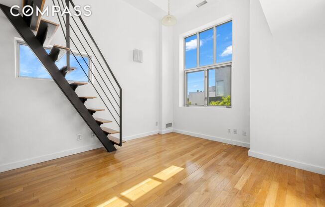 153 MANHATTAN AVE