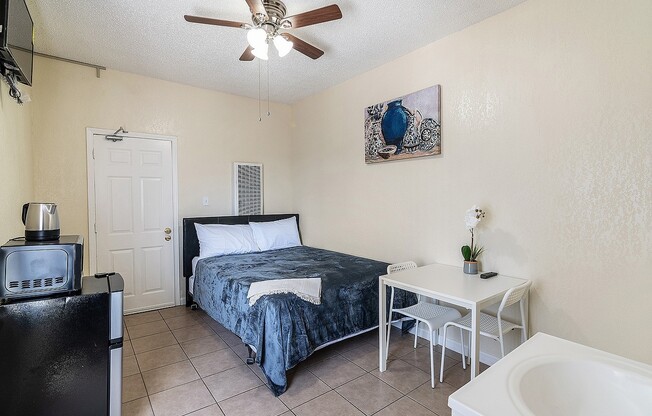 Studio, 1 bath, 164 sqft, $1,395