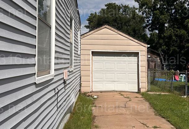 $1195 - 3 bed 1.5 bath - Single Family Home located in the McCormick Neighborhood