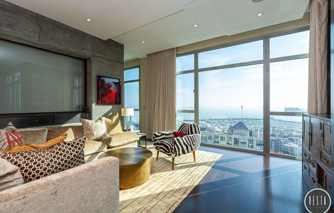 LUXURIOUS SOUTH BEACH CONDO WITH STUNNING CITY VIEWS 2BD/2BA