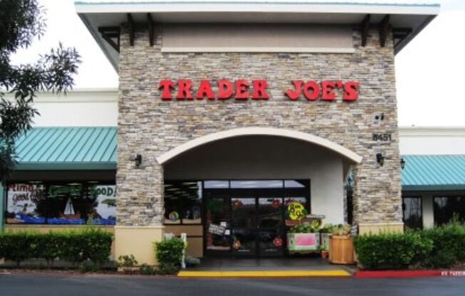 2 beds, 1 bath, 875 sqft, $2,595, Unit #13