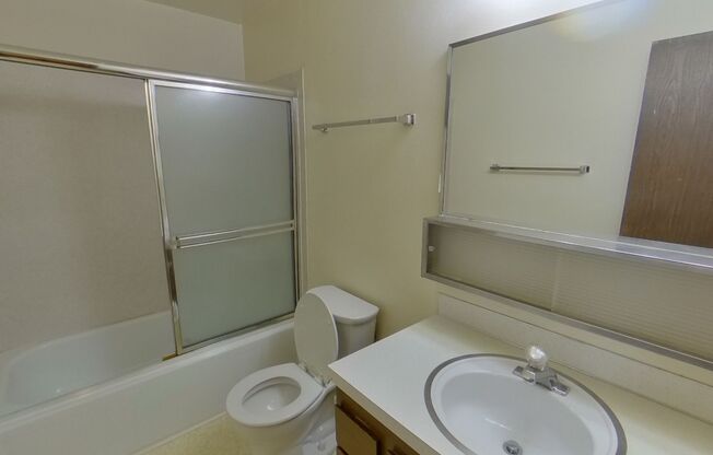 2 beds, 1 bath, $1,295, Unit 7