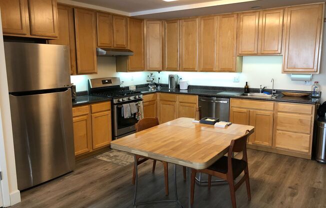 Looking for space? Perfect work from home huge loft w/lots of light, huge windows, high ceilings, parking, storage and roofdeck!