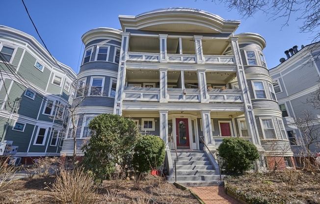 118 TROWBRIDGE ST