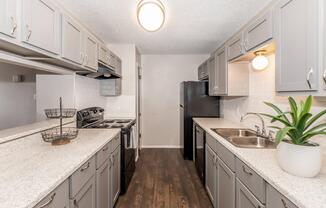 2 beds, 2 baths, 978 sqft, $1,049