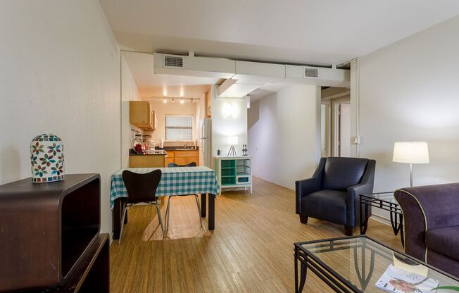 2 beds, 1 bath, $895, Unit 2 BR 1BA