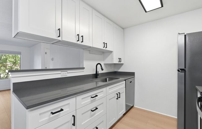 2 beds, 1 bath, 803 sqft, $1,592, Unit CMV 12223 - 305