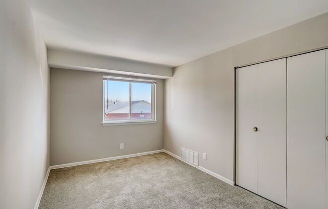 2 beds, 1 bath, 884 sqft, $1,100, Unit 4718-303