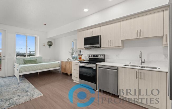 Studio, 1 bath, 574 sqft, $2,295, Unit 404