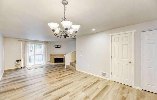 Updated and Well-Equipped 2 Bedroom 1.5 Bath Lynnwood Townhouse!