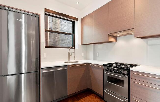 860 LEXINGTON AVE