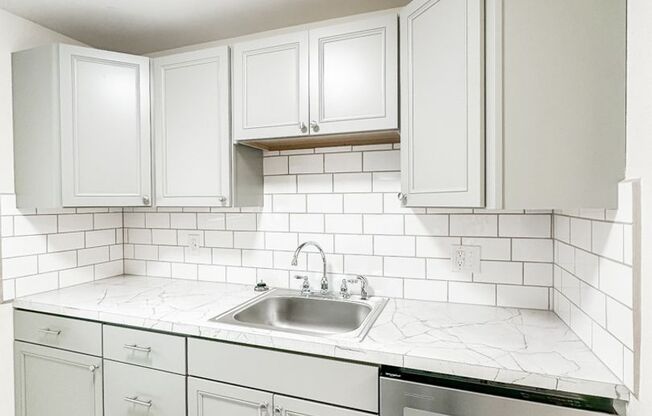 2 beds, 1 bath, 788 sqft, $1,300, Unit 1899F