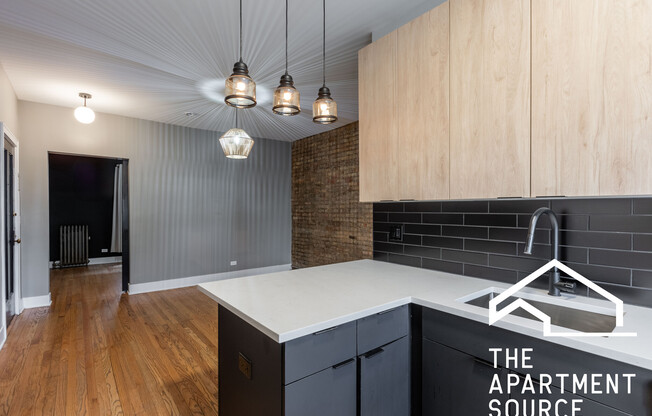 4013 N LOWELL