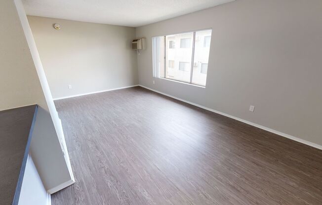 Studio, 1 bath, 400 sqft, $1,529, Unit 14