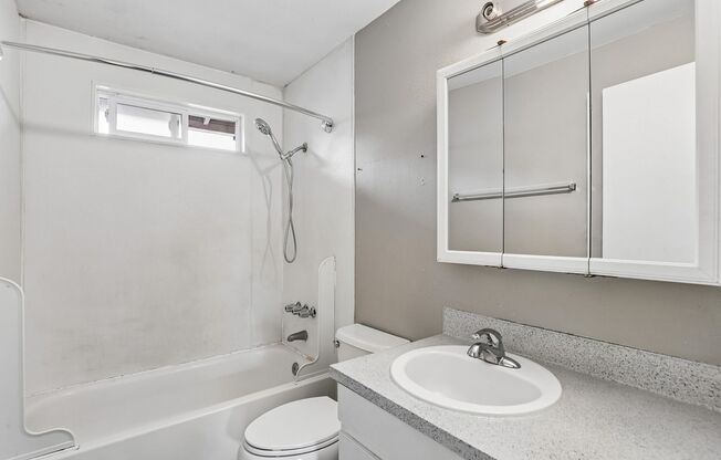 2 beds, 1 bath, 800 sqft, $1,325, Unit 431-01-15