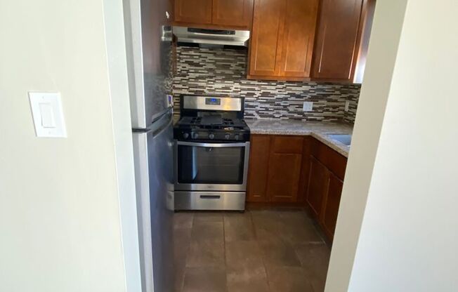 2 beds, 1 bath, 800 sqft, $2,295, Unit 4046