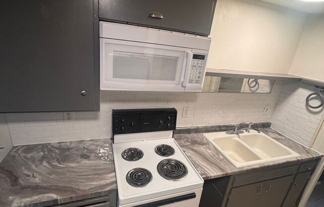 Studio, 1 bath, 350 sqft, $750, Unit Unit 455