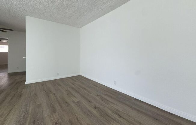 2 beds, 1 bath, 975 sqft, $2,045, Unit 28