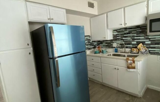 2 beds, 1 bath, 722 sqft, $1,400, Unit C-41
