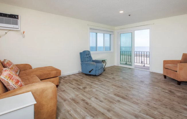 2 beds, 2 baths, 884 sqft, $2,975, Unit 493 Ocean Blvd, Unit 12