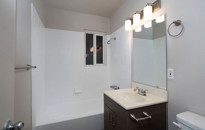 1 bed, 1 bath, $2,395, Unit 90-07