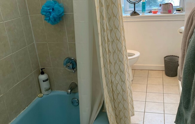 2 beds, 1 bath, $2,950, Unit 4