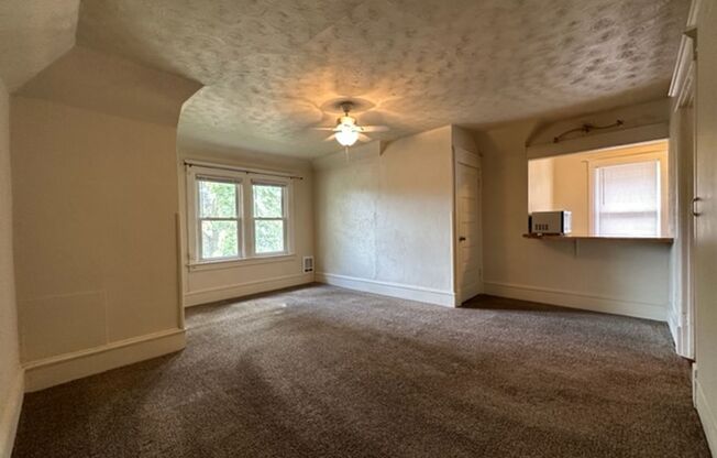 2 beds, 1 bath, 1,000 sqft, $1,095, Unit B