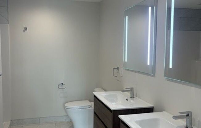 1 bed, 1.5 baths, 943 sqft, $1,975, Unit 1119