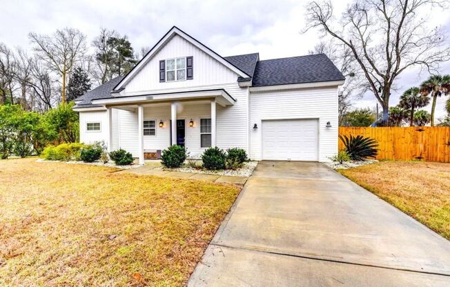 3 bed, 2.5 bath located in Isle of Hope area Savannah, GA--Available in March 2025!!