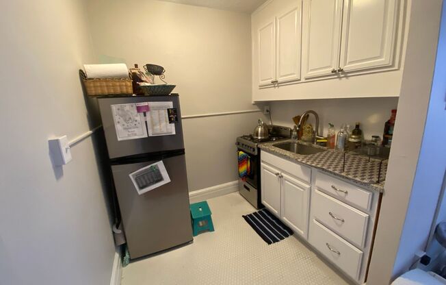 Studio, 1 bath, 325 sqft, $1,395, Unit Unit 205