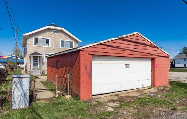 3 beds, 1 bath, 1,384 sqft, $1,195, Unit 1908 Cleveland Ave