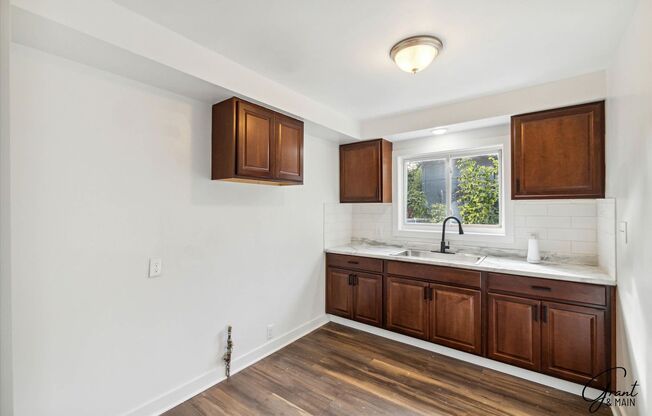 2 beds, 1 bath, $1,200, Unit 15470