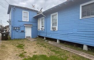 Cute 1 bedroom 1 bath duplex for lease