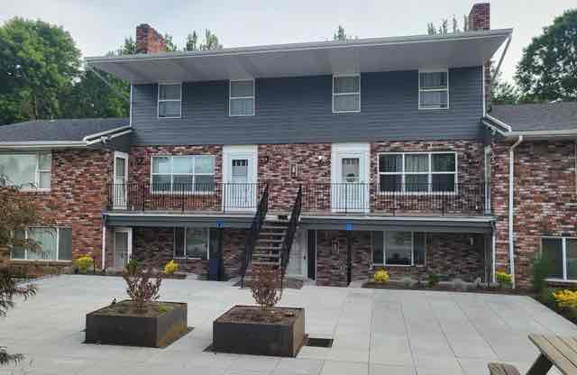 2 beds, 1 bath, 748 sqft, $1,695