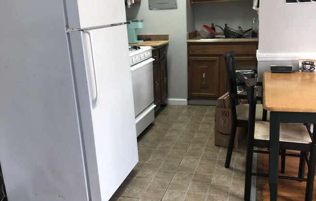 3 beds, 1 bath, $4,800, Unit 2D