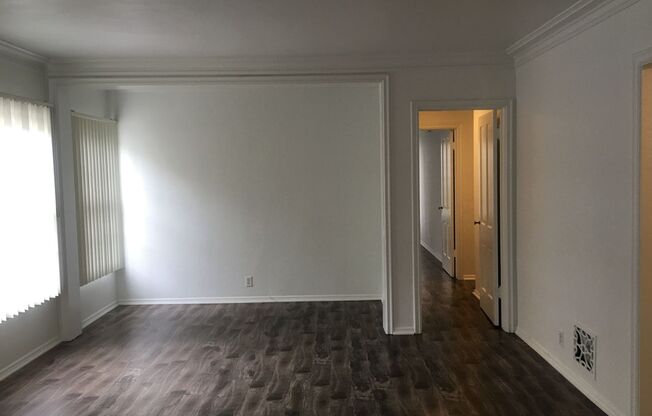 820-830 1/2 S. Serrano Ave