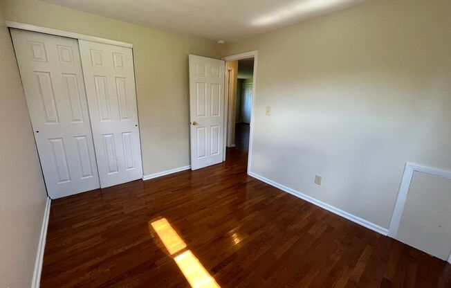 2 beds, 1 bath, 800 sqft, $995