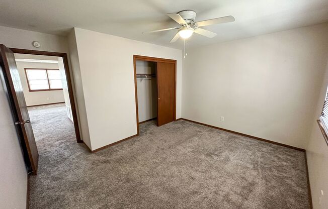 2 beds, 1 bath, $925