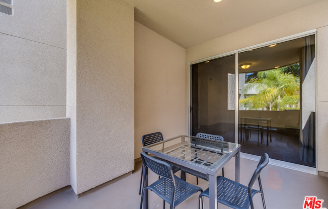 3 beds, 2.5 baths, 2,093 sqft, $5,995, Unit 203