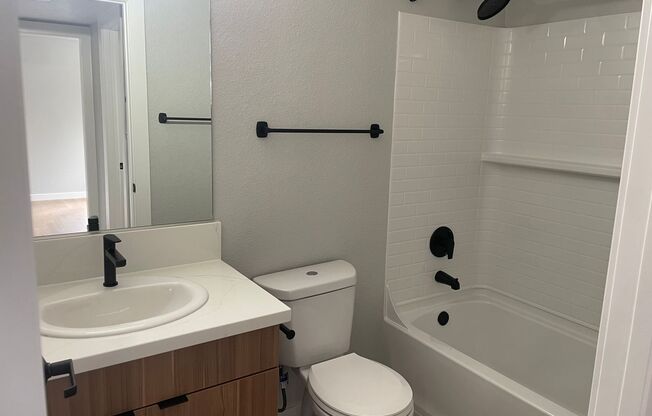 1 bed, 1 bath, 495 sqft, $2,730, Unit E-310