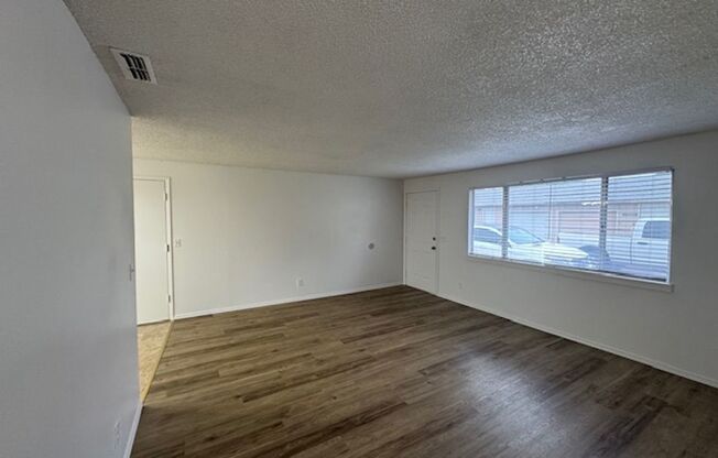 2 beds, 1 bath, 780 sqft, $1,295, Unit 123