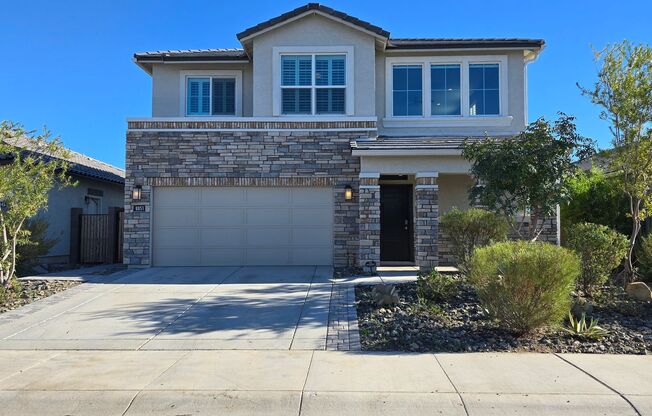Solar home with a pool in Lucero (Estrella Mountain Ranch)