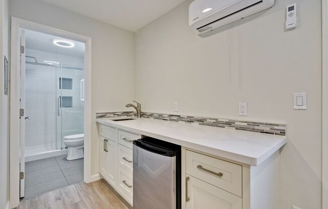 Studio, 1 bath, 234 sqft, $1,700, Unit 1676 Blue Jay Unit B